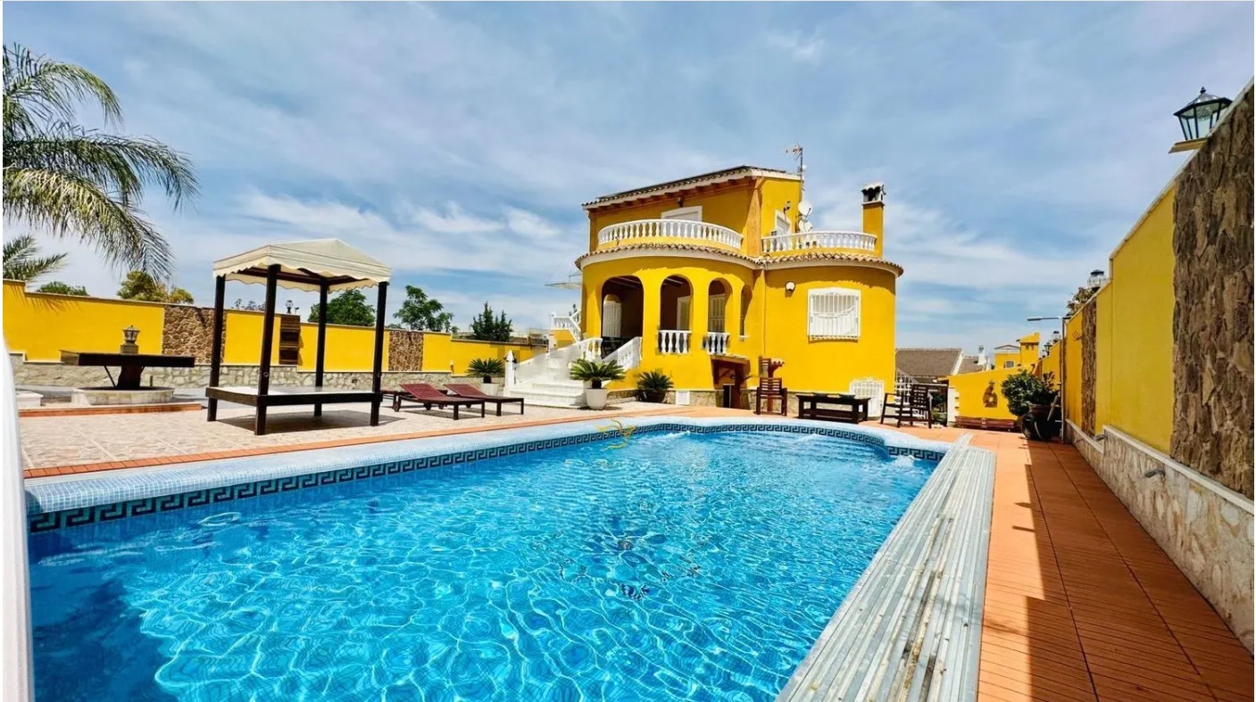 17540342920-1.jpg Country house with 5 bedrooms and 4 bathrooms in MONTEPINAR | Ref: SCH-5246