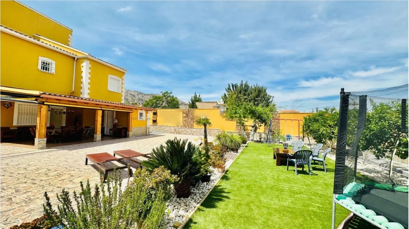 17540342922-3.jpg Country house with 5 bedrooms and 4 bathrooms in MONTEPINAR | Ref: SCH-5246
