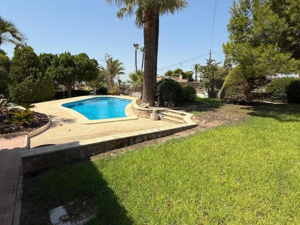 Country house with 6 bedrooms and 4 bathrooms in BONAVISTA | Ref: SCH-5249