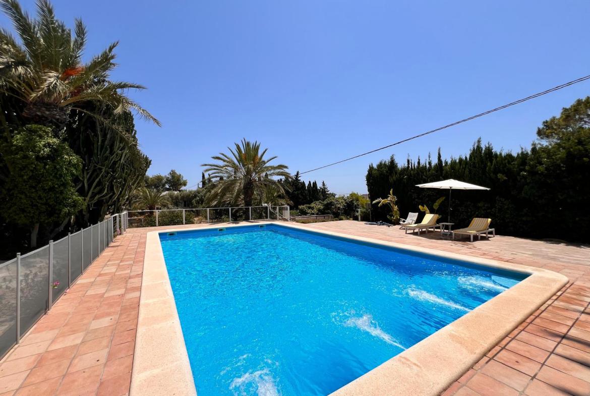 Country house with 8 bedrooms and 4 bathrooms in ELCHE | Ref: SCH-5250