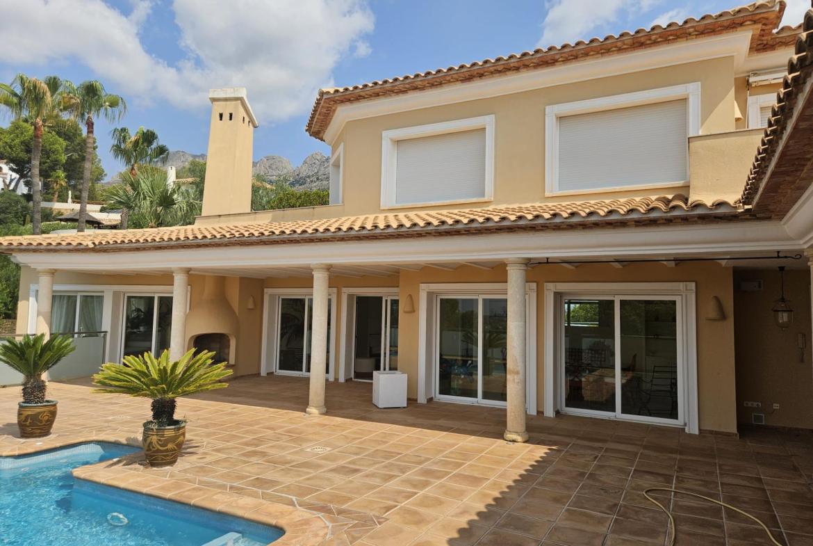 Country house with 3 bedrooms and 4 bathrooms in ALTEA | Ref: SCH-5258