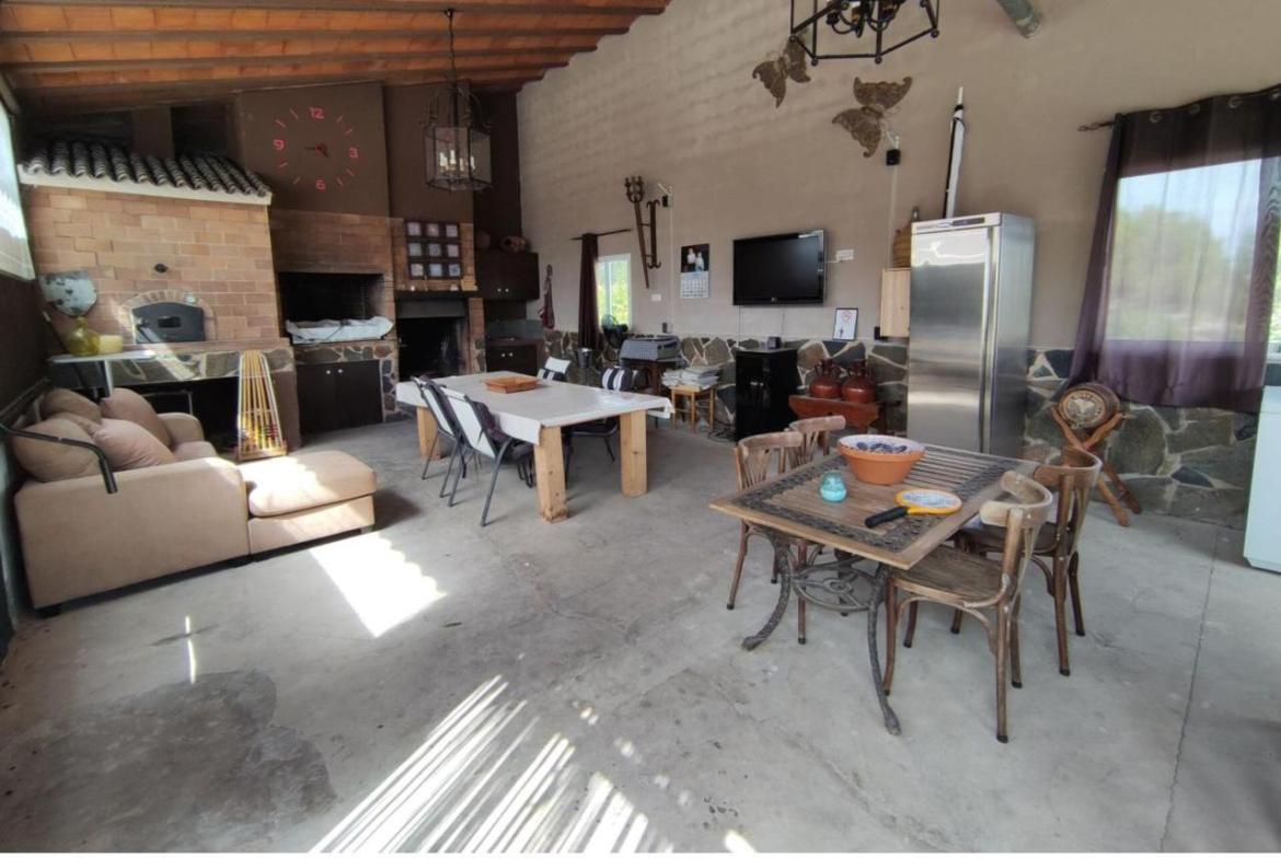 Country house with 5 bedrooms and 3 bathrooms in SAX | Ref: SCH-5261