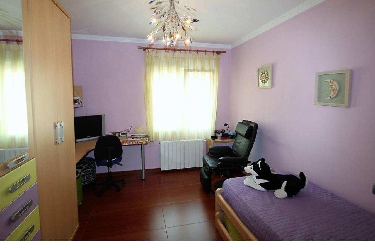 Country house with 4 bedrooms and 3 bathrooms in SAX | Ref: SCH-5263