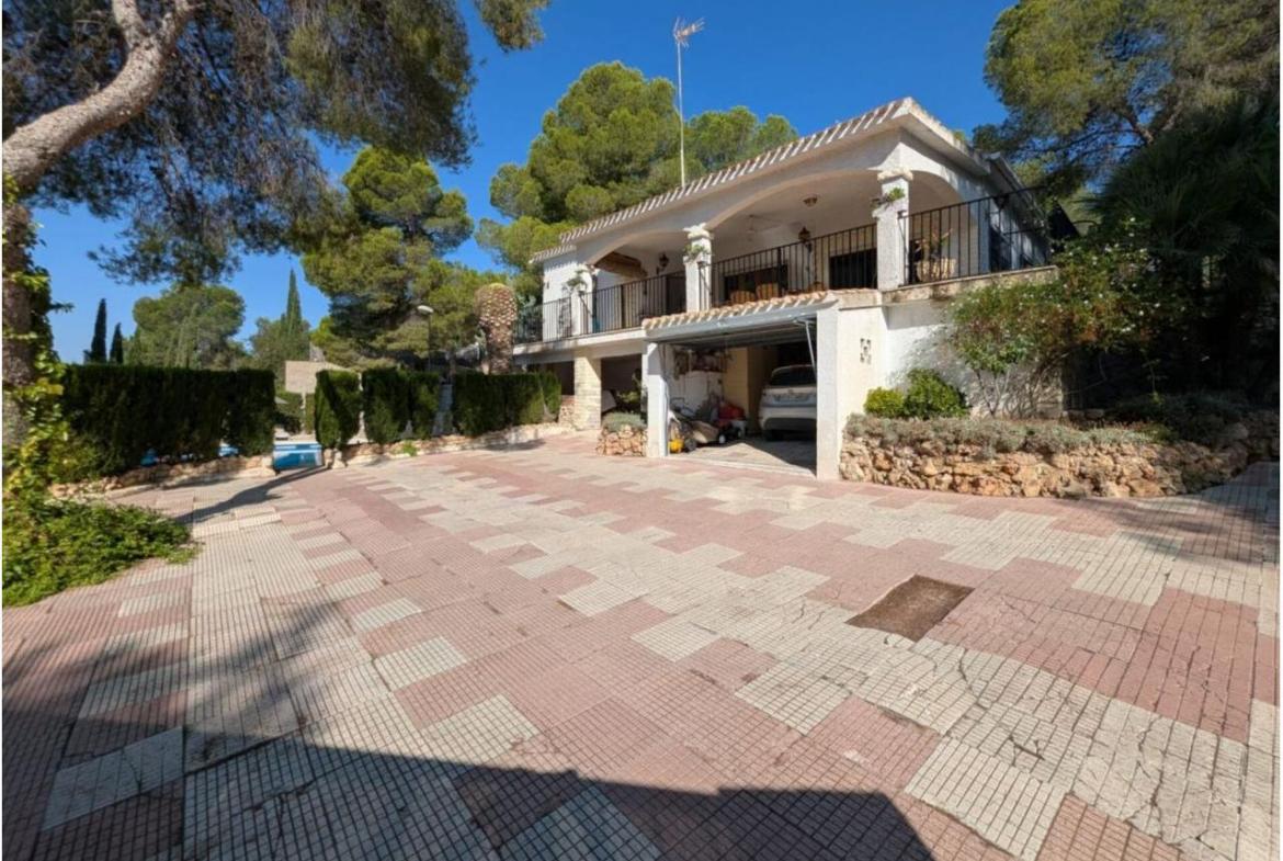 Country house with 4 bedrooms and 2 bathrooms in SAX | Ref: SCH-5264