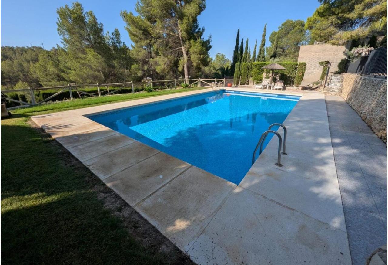 Country house with 4 bedrooms and 2 bathrooms in SAX | Ref: SCH-5264