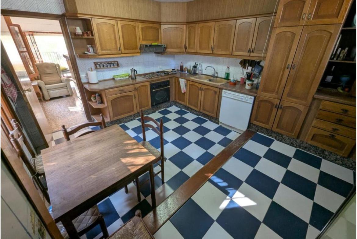 Country house with 4 bedrooms and 2 bathrooms in SAX | Ref: SCH-5264
