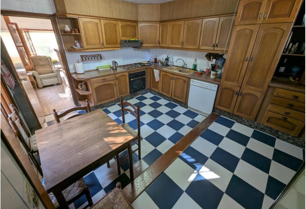 Country house with 4 bedrooms and 2 bathrooms in SAX | Ref: SCH-5264