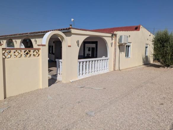Country house with 3 bedrooms and 3 bathrooms in SAX | Ref: SCH-5266