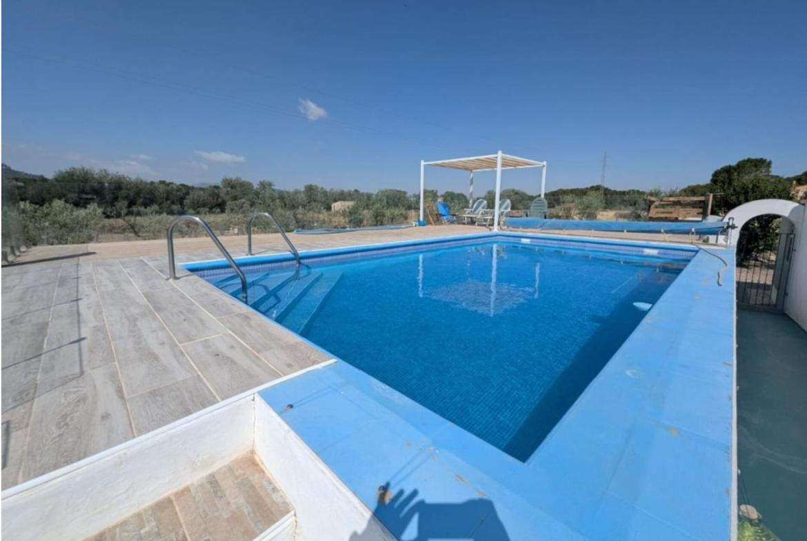 Country house with 3 bedrooms and 3 bathrooms in SAX | Ref: SCH-5266