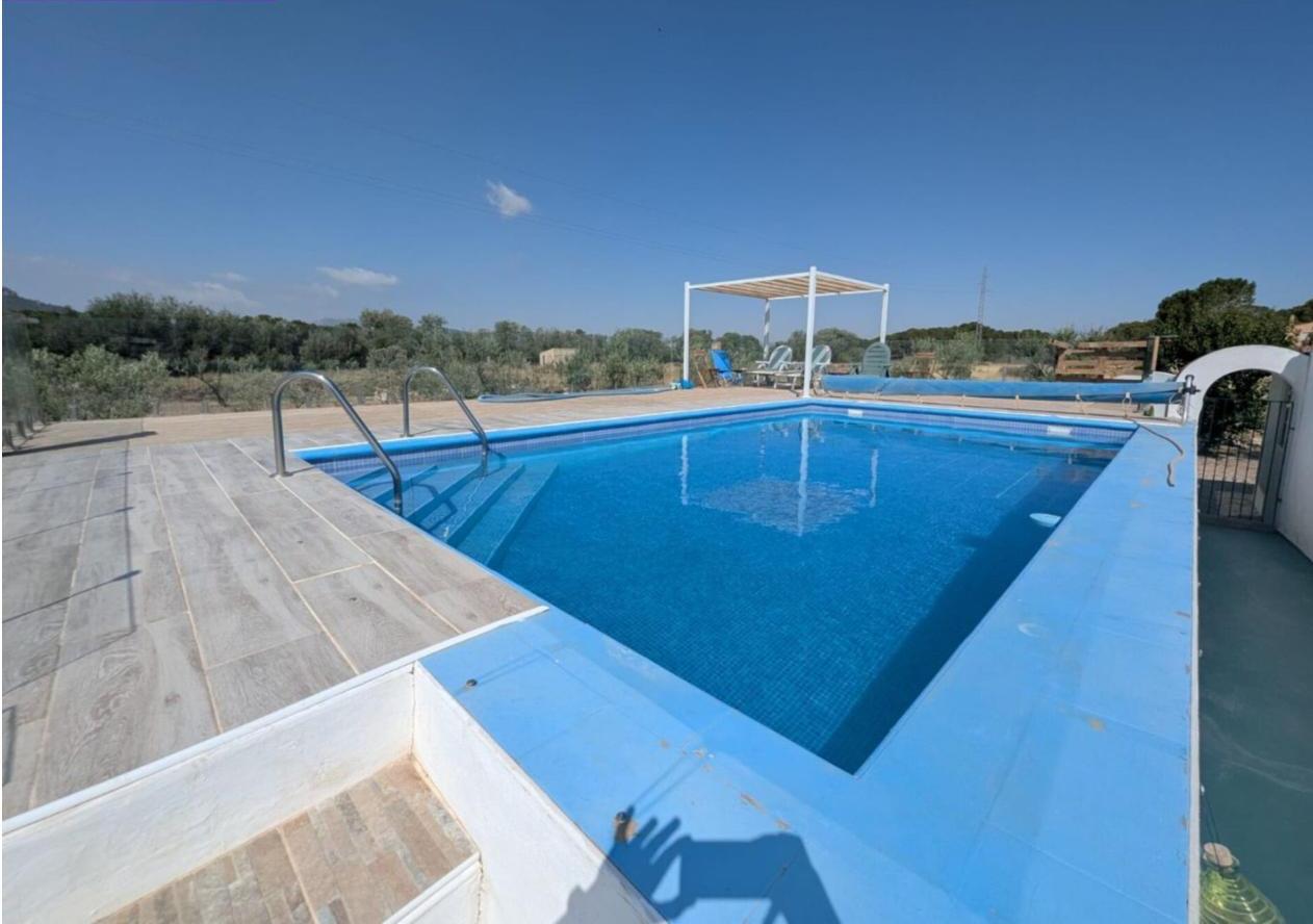 Country house with 3 bedrooms and 3 bathrooms in SAX | Ref: SCH-5266