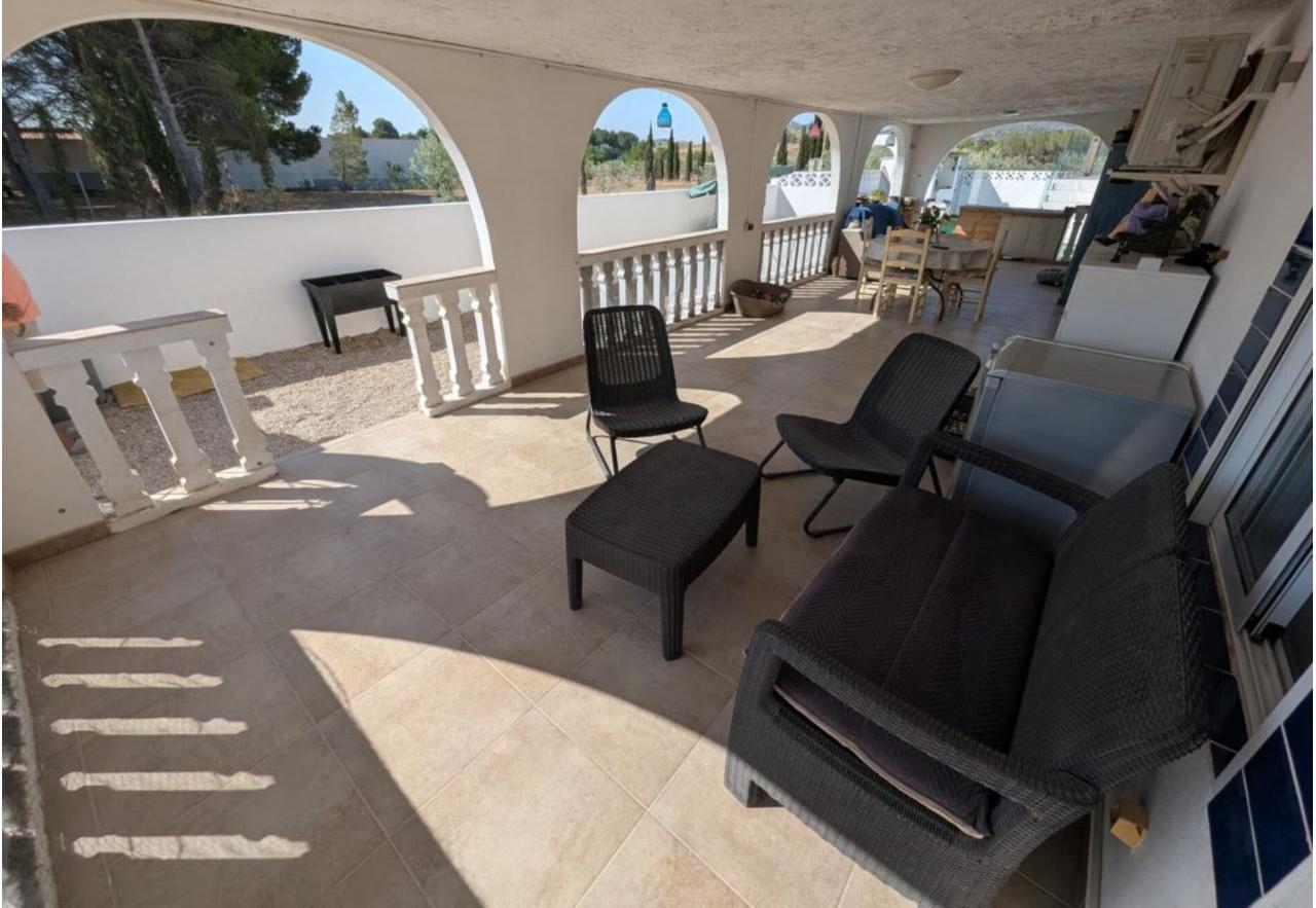 Country house with 3 bedrooms and 3 bathrooms in SAX | Ref: SCH-5266