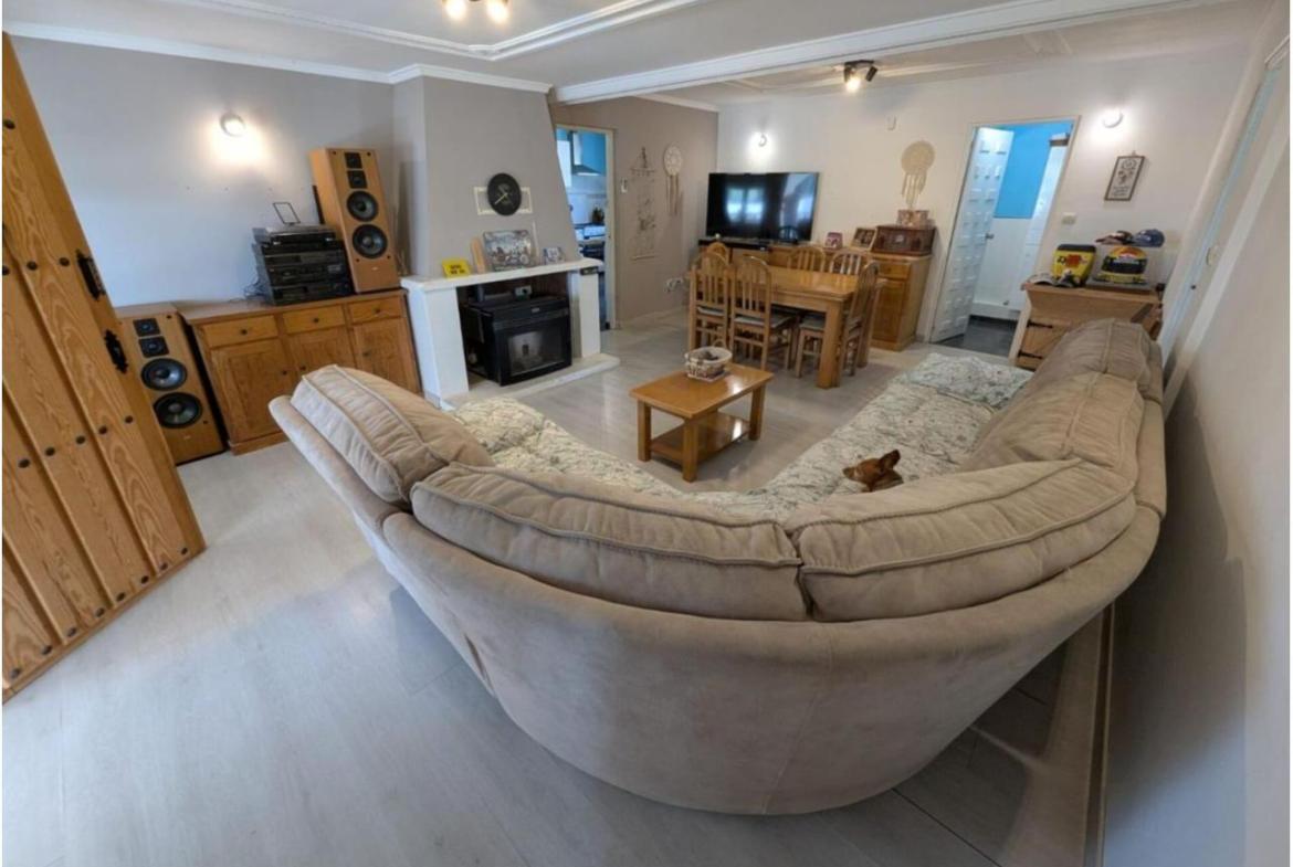 Country house with 3 bedrooms and 3 bathrooms in SAX | Ref: SCH-5266