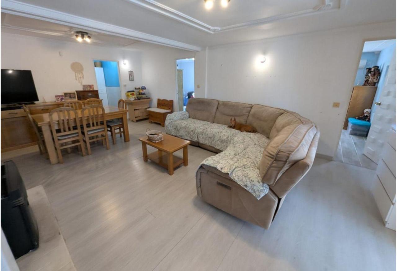 Country house with 3 bedrooms and 3 bathrooms in SAX | Ref: SCH-5266