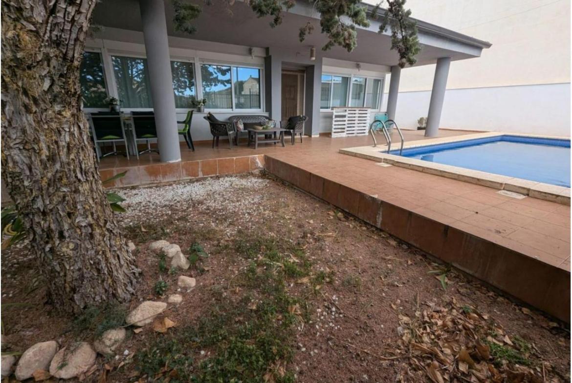 Country house with 3 bedrooms and 2 bathrooms in SAX | Ref: SCH-5267