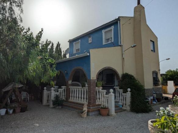 Country house with 4 bedrooms and 2 bathrooms in SAX | Ref: SCH-5268