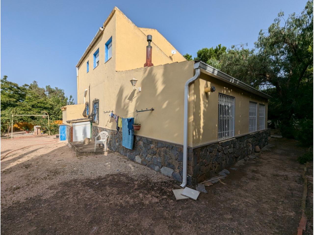 Country house with 4 bedrooms and 2 bathrooms in SAX | Ref: SCH-5268