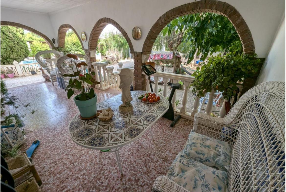 Country house with 4 bedrooms and 2 bathrooms in SAX | Ref: SCH-5268