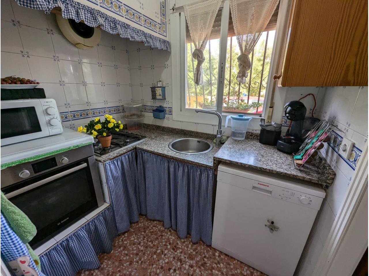 Country house with 4 bedrooms and 2 bathrooms in SAX | Ref: SCH-5268