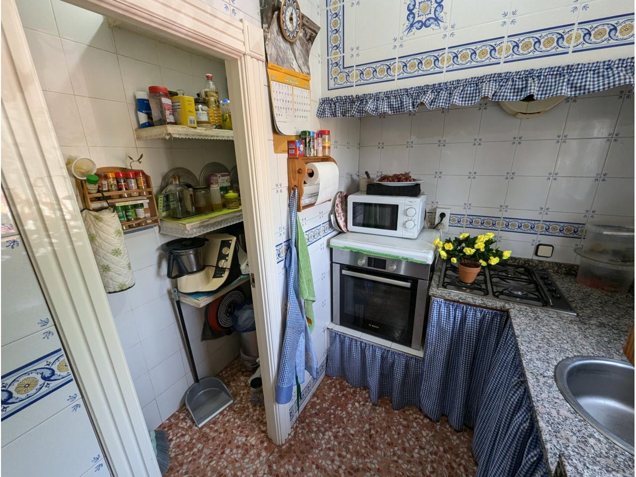 Country house with 4 bedrooms and 2 bathrooms in SAX | Ref: SCH-5268