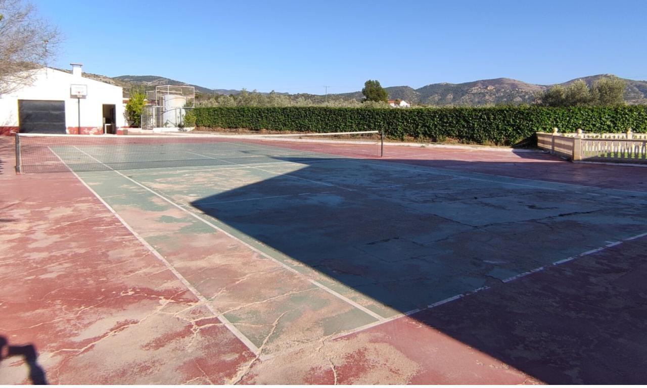 Country house with 4 bedrooms and 3 bathrooms in SAX | Ref: SCH-5269