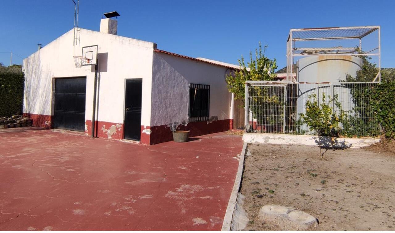 Country house with 4 bedrooms and 3 bathrooms in SAX | Ref: SCH-5269