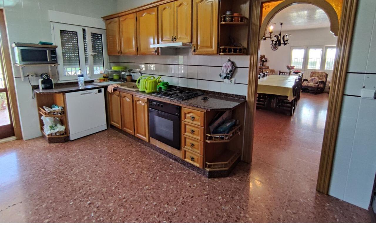 Country house with 4 bedrooms and 3 bathrooms in SAX | Ref: SCH-5269