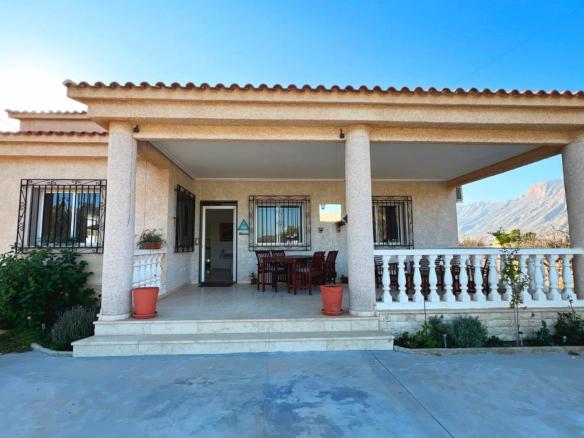 Country house with 4 bedrooms and 2 bathrooms in Barbaroja | Ref: SCH-5293