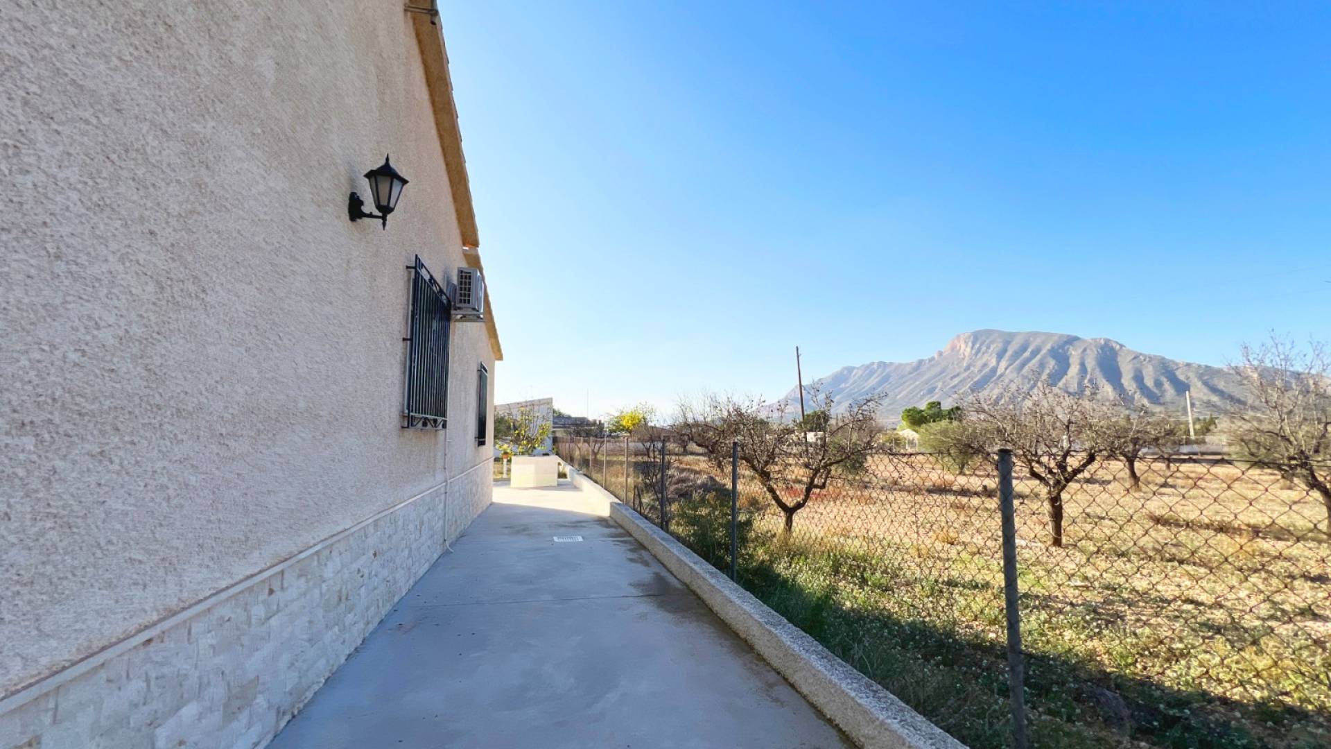 Country house with 4 bedrooms and 2 bathrooms in Barbaroja | Ref: SCH-5293
