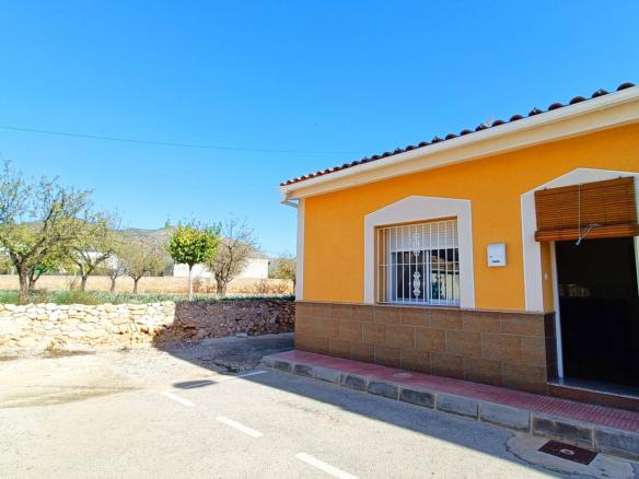 Country house with 3 bedrooms and 1 bathroom in barbarroja | Ref: SCH-5295