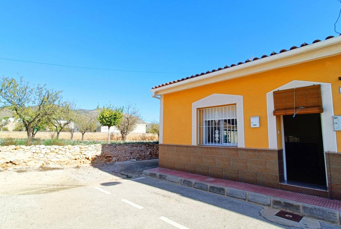 Country house with 3 bedrooms and 1 bathroom in barbarroja | Ref: SCH-5295