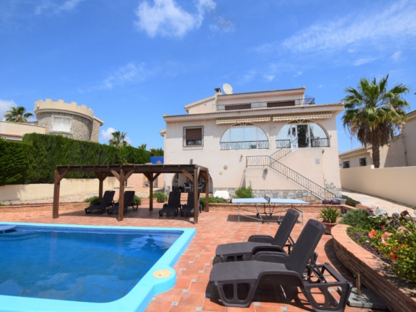 Detached villa with 5 bedrooms and 6 bathrooms in Ciudad Quesada | Ref: VA5007