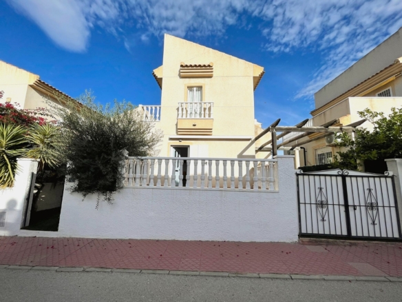 Detached villa with 3 bedrooms and 2 bathrooms in Ciudad Quesada | Ref: VA5346