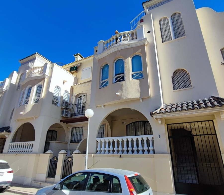 Apartment with 2 bedrooms and 1 bathroom in Torrevieja | Ref: VA5360
