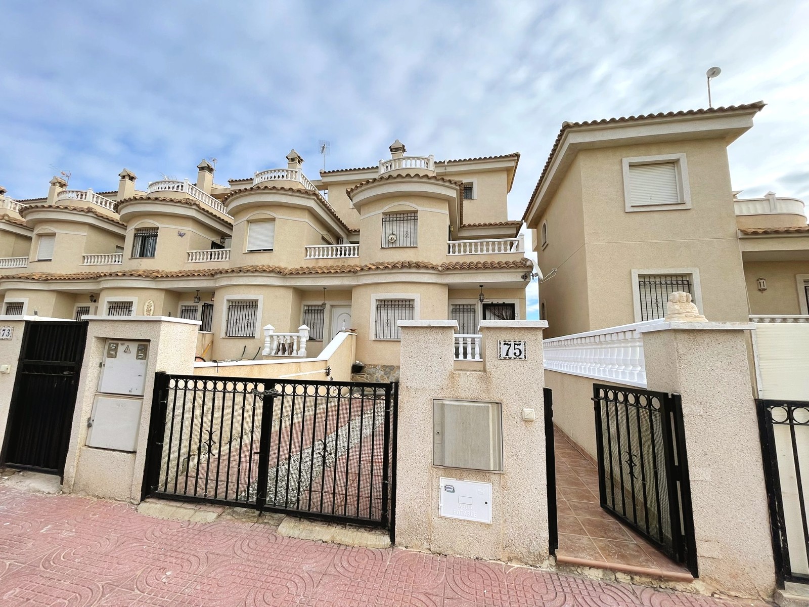 o_1jfaom5rdarn4ko1kc01jahfhi2a.jpg Townhouse with 3 bedrooms and 2 bathrooms in Ciudad Quesada | Ref: VA5378