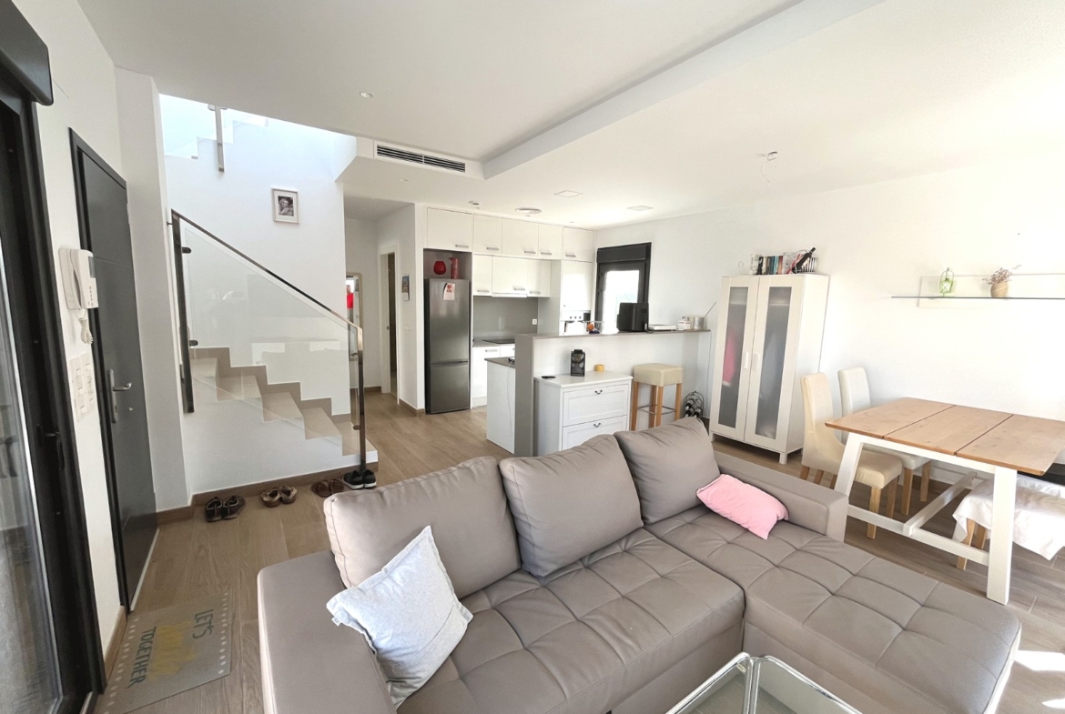 Semi-detached with 3 bedrooms and 2 bathrooms in Ciudad Quesada | Ref: VA5402
