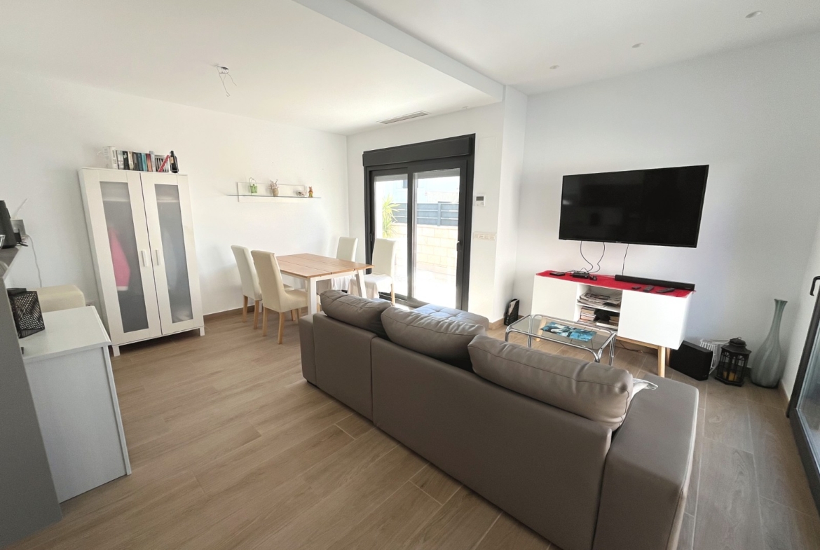 Semi-detached with 3 bedrooms and 2 bathrooms in Ciudad Quesada | Ref: VA5402