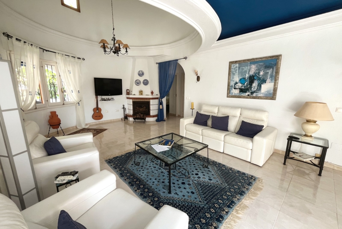 Detached villa with 6 bedrooms and 5 bathrooms in Ciudad Quesada | Ref: VA5443