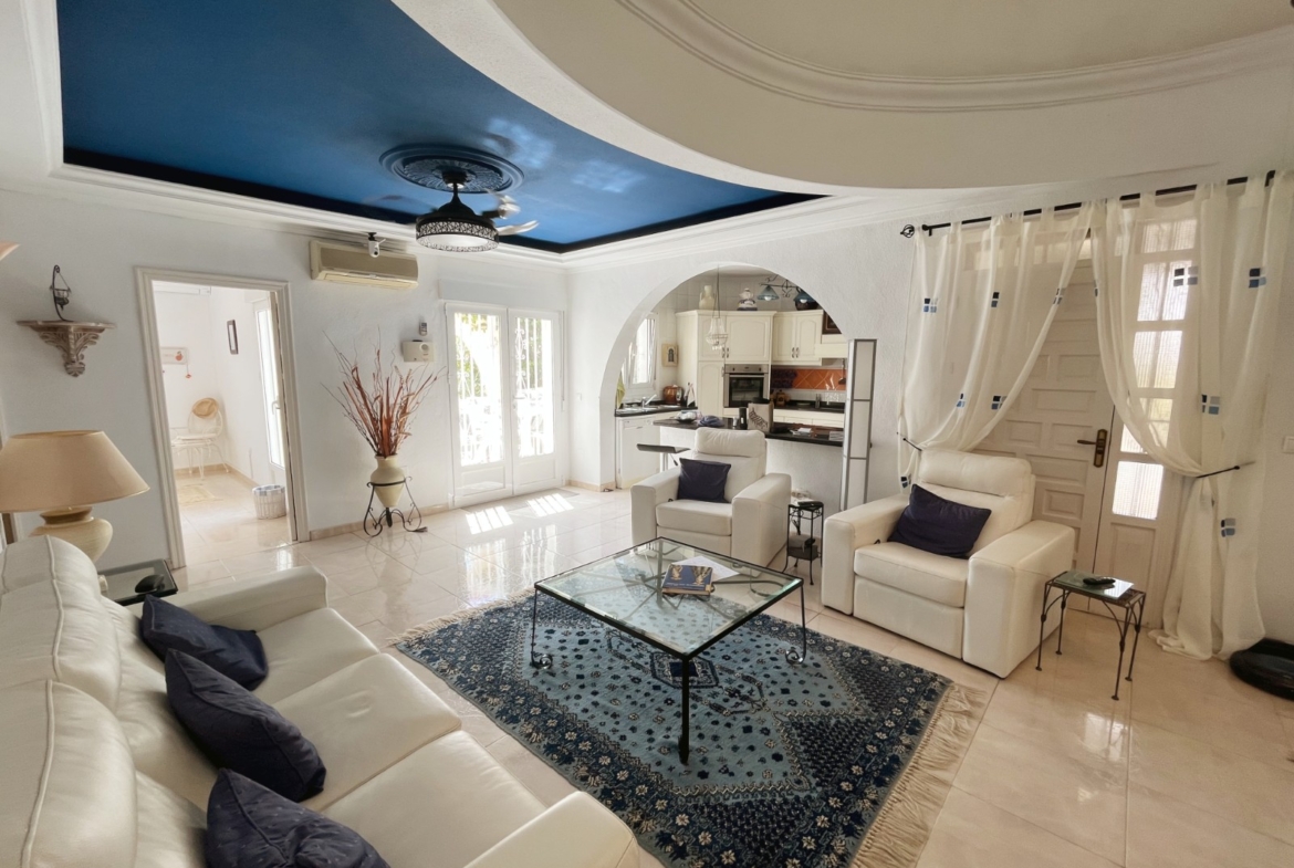 Detached villa with 6 bedrooms and 5 bathrooms in Ciudad Quesada | Ref: VA5443