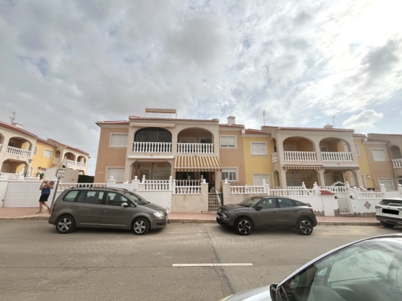 Apartment with 2 bedrooms and 2 bathrooms in Ciudad Quesada | Ref: VA5472