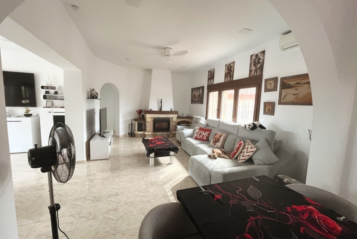 Villa with 3 bedrooms and 2 bathrooms in Daya Vieja | Ref: VA5458