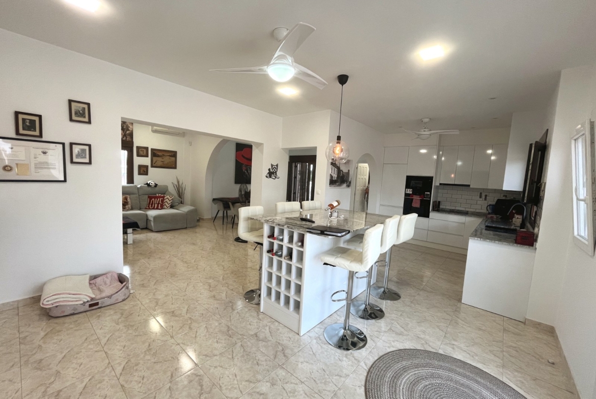 Villa with 3 bedrooms and 2 bathrooms in Daya Vieja | Ref: VA5458