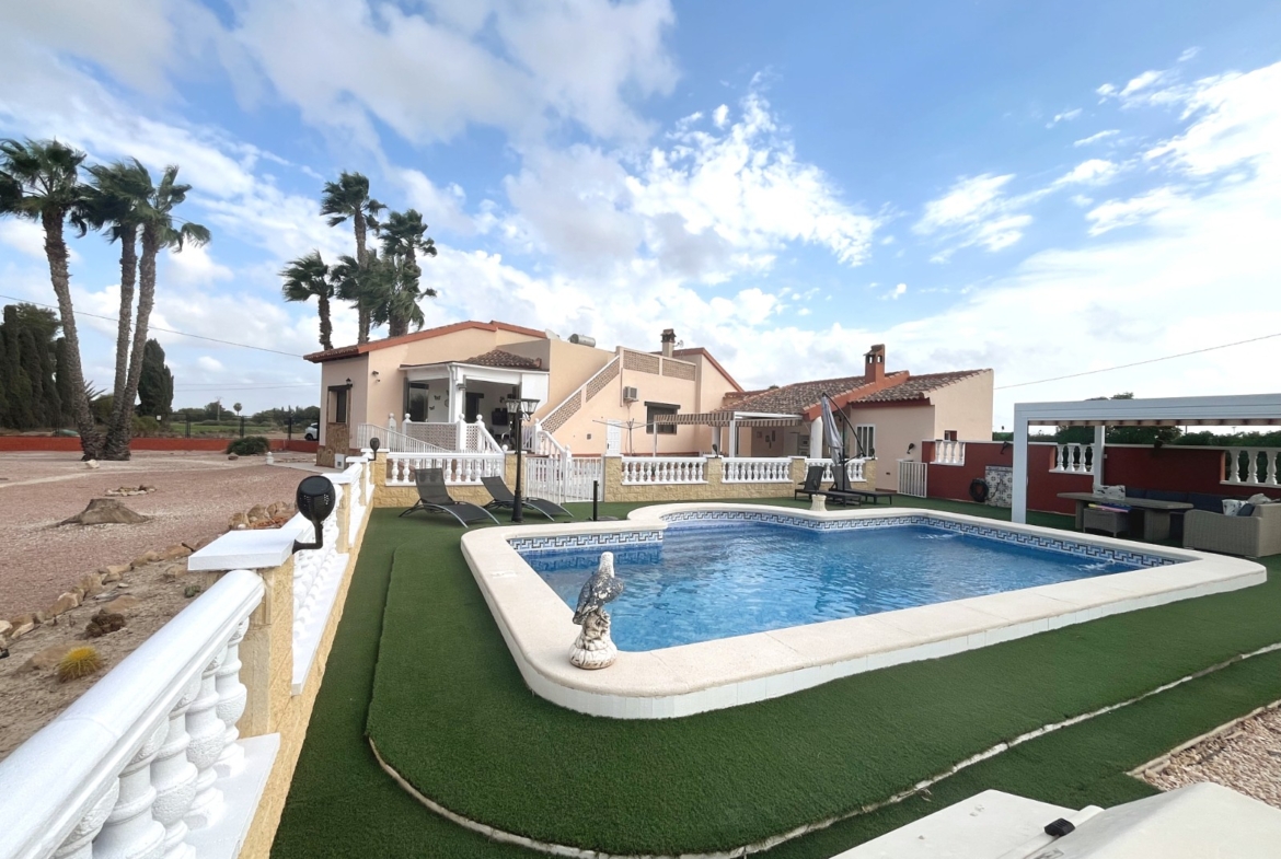 Villa with 3 bedrooms and 2 bathrooms in Daya Vieja | Ref: VA5458