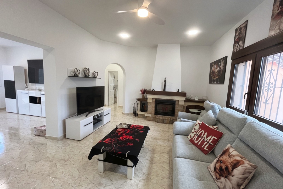 Villa with 3 bedrooms and 2 bathrooms in Daya Vieja | Ref: VA5458
