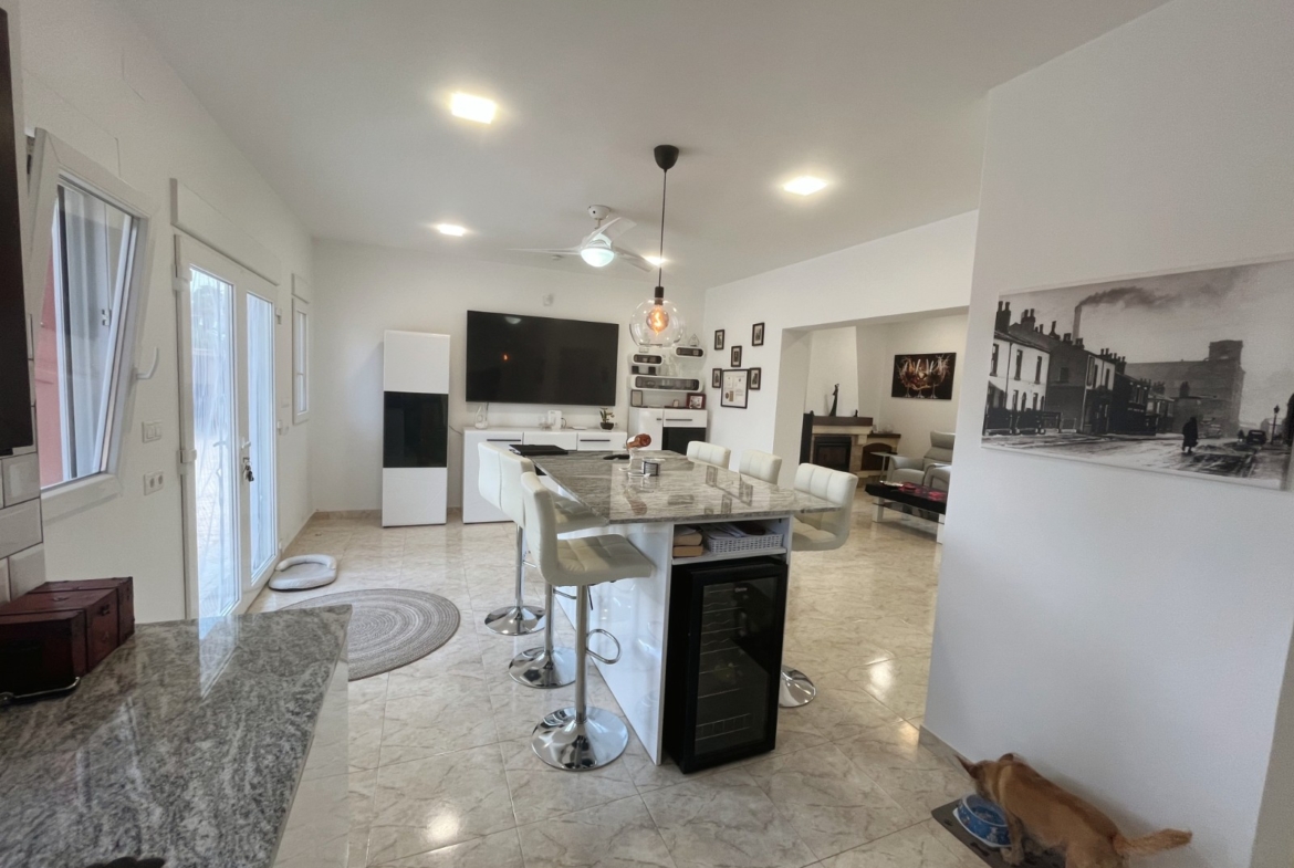 Villa with 3 bedrooms and 2 bathrooms in Daya Vieja | Ref: VA5458
