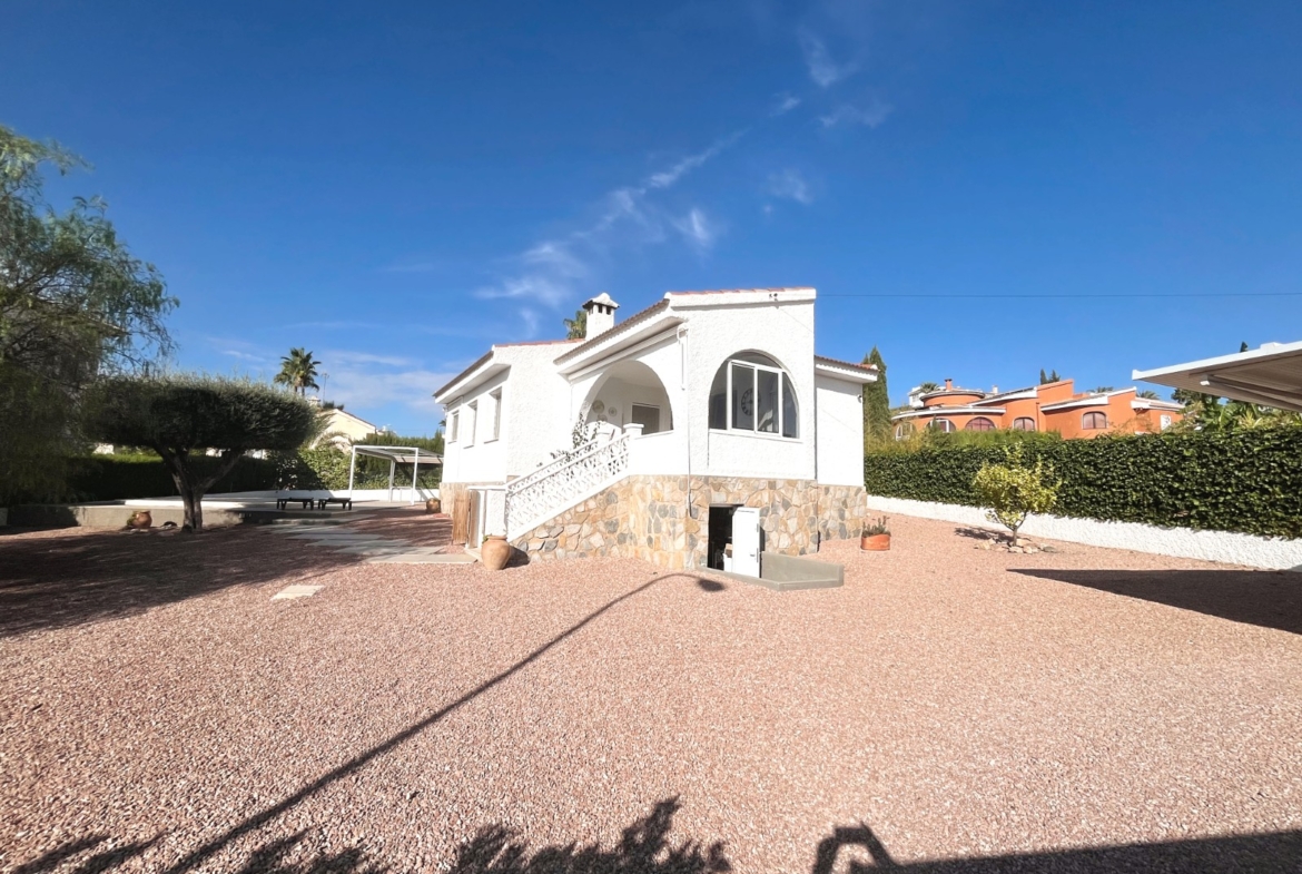 Detached villa with 3 bedrooms and 2 bathrooms in Ciudad Quesada | Ref: VA5433
